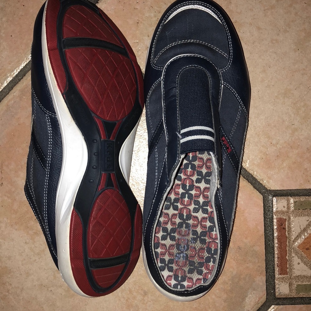 Navy blue Keds slide on’s.